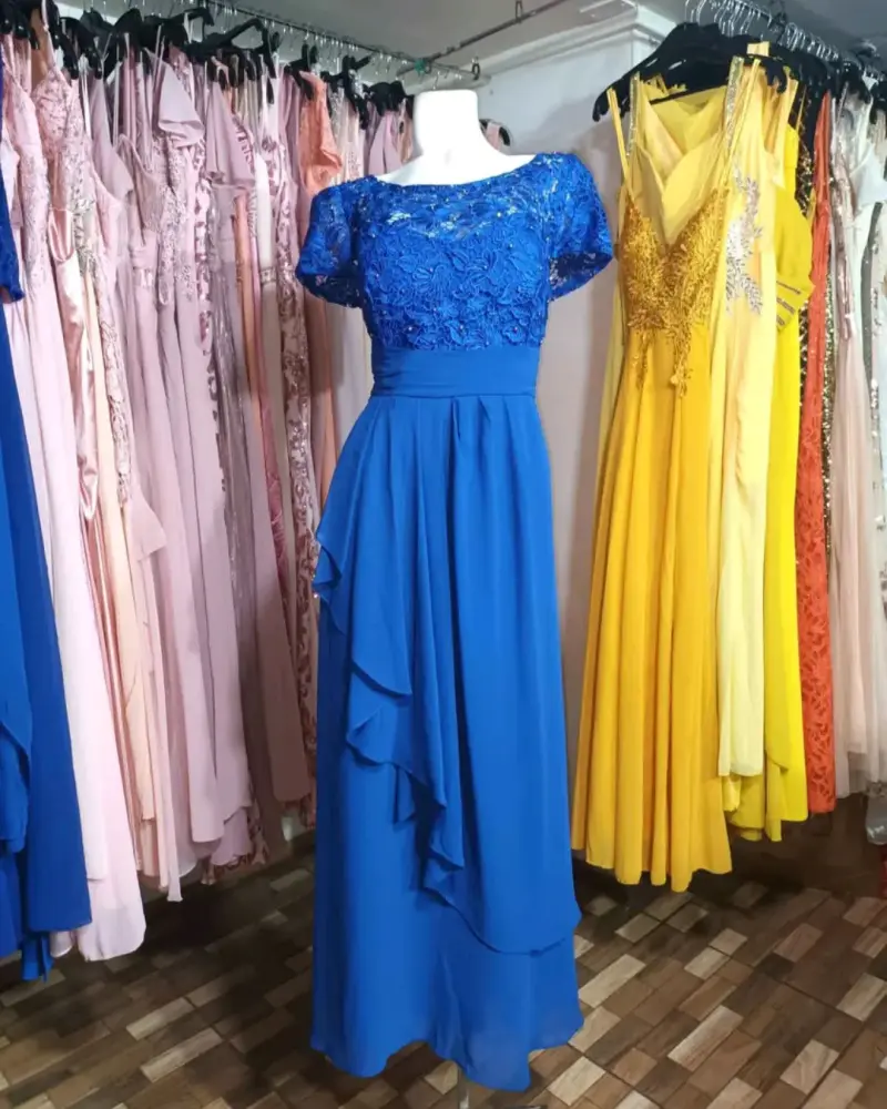 Vestido azul de encaje elegante