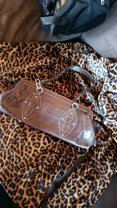 Cartera café de cuero - miniatura 1