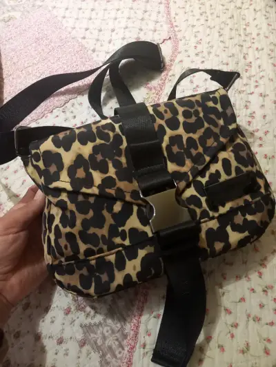Bolso cruzado estampado animal print - miniatura 1