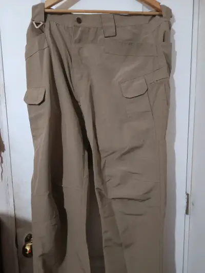 Pantalones largos beige con bolsillos - miniatura 3