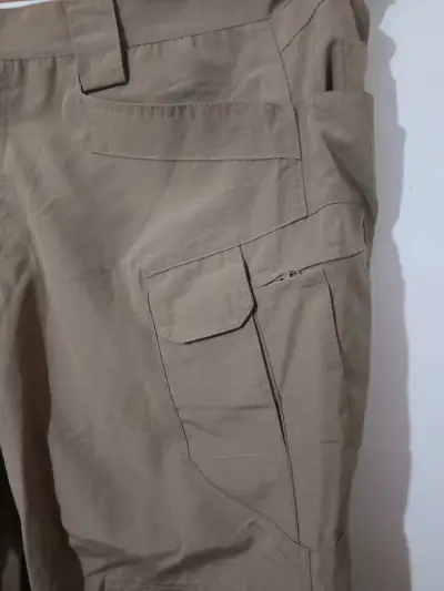 Pantalones largos beige con bolsillos - miniatura 4