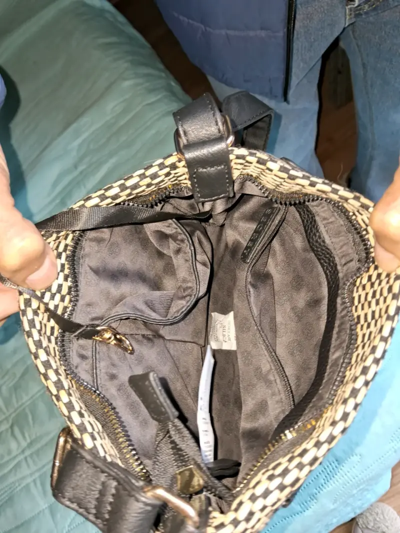 Cartera bandolera negra con blanco. Secret - 4