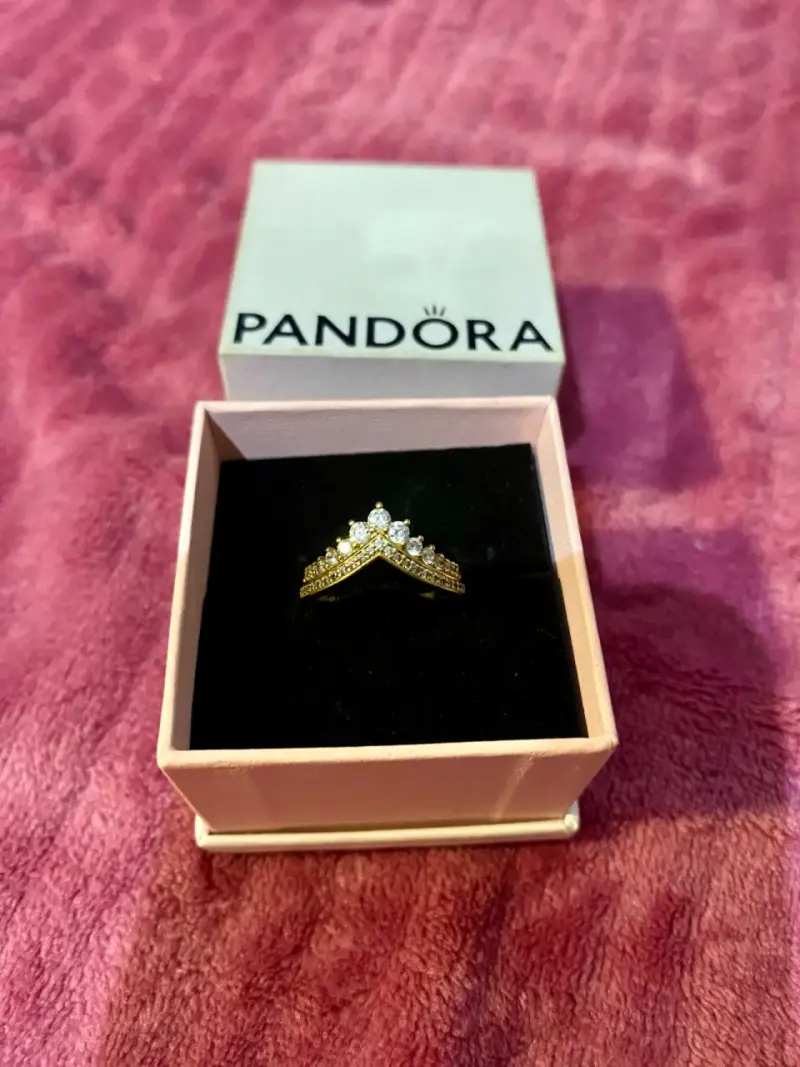 Anillo Pandora dorado con circonitas - 1