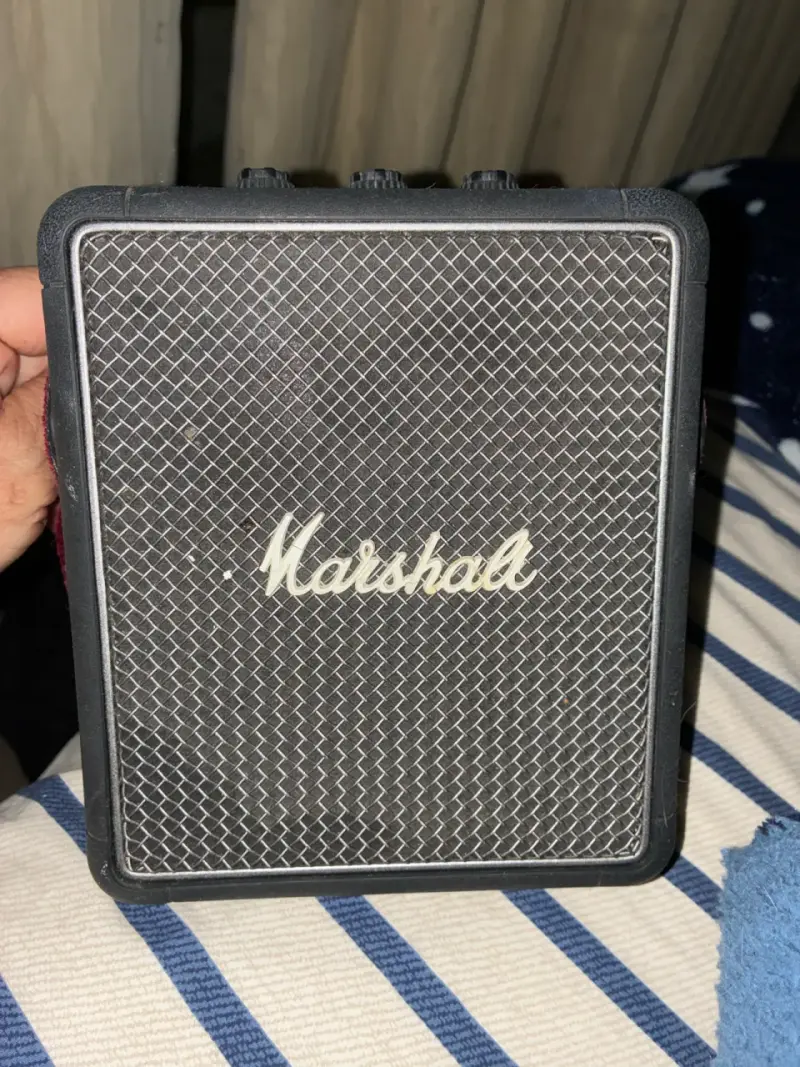 Parlante Marshall compacto