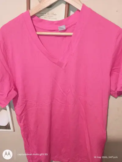 Polera rosa cuello en V - miniatura 1