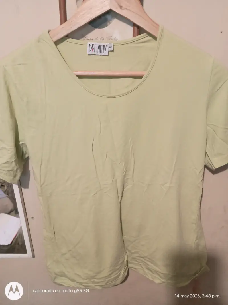Polera rosa cuello en V - 2