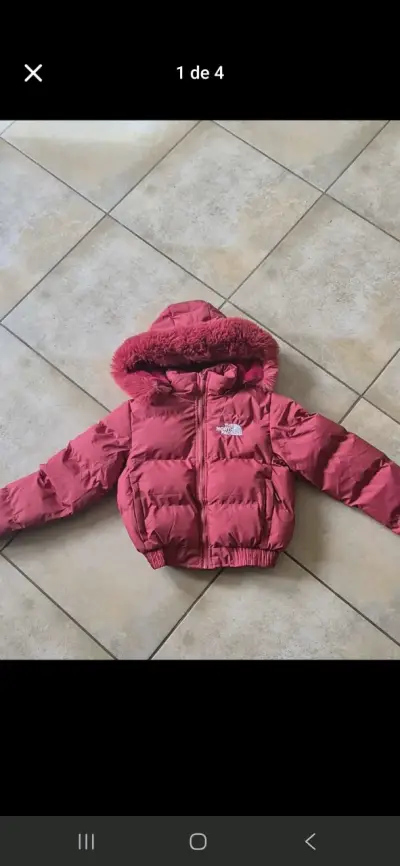 Chaqueta roja con capucha - miniatura 1