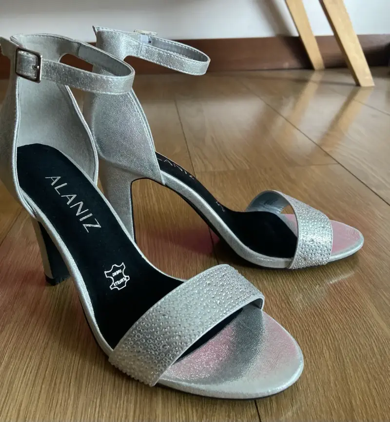Tacones plateados elegantes Alaniz - 2