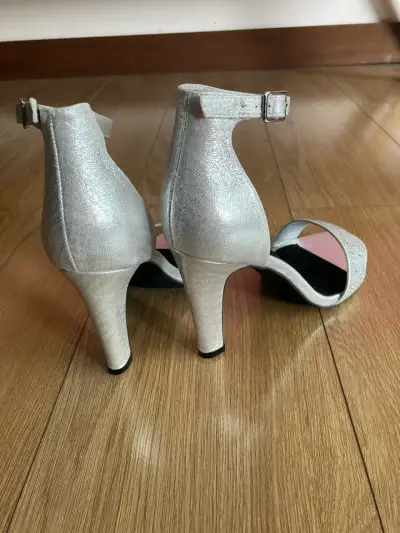 Tacones plateados elegantes Alaniz - miniatura 3