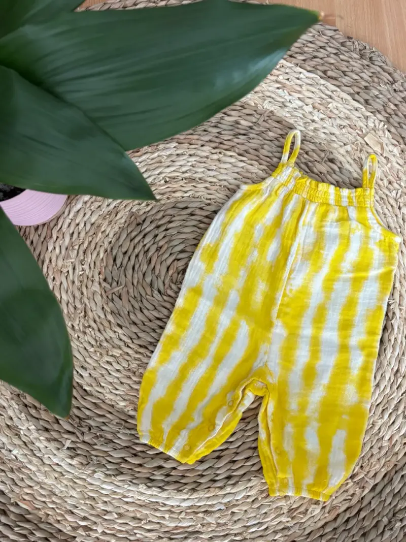 Enterito bebé amarillo y blanco