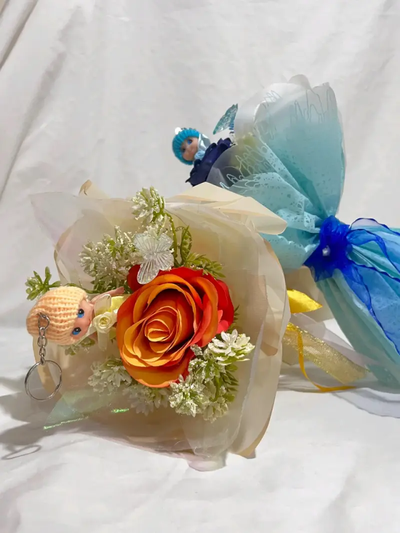 Ramo decorativo con muñeco - 1