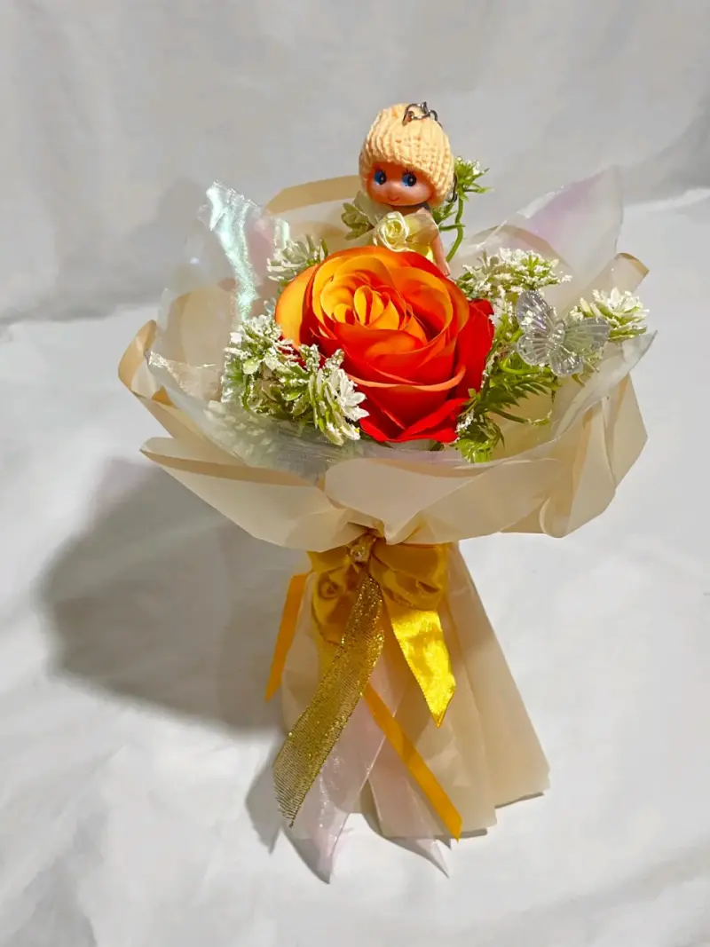 Ramo decorativo con muñeco - 5