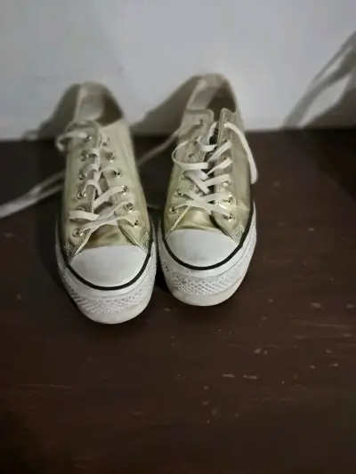 Zapatillas doradas casuales - miniatura 1