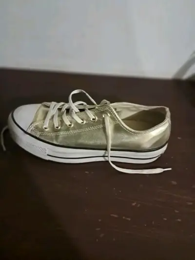 Zapatillas doradas casuales - miniatura 2