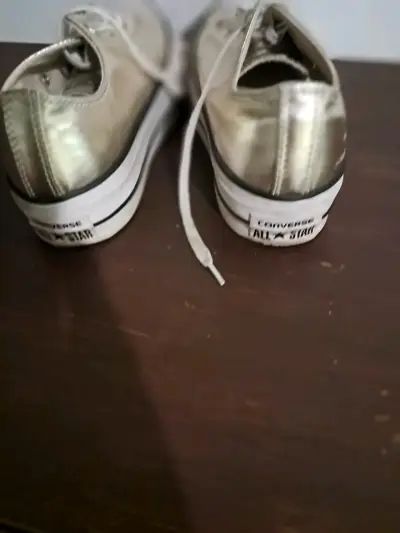 Zapatillas doradas casuales - miniatura 3