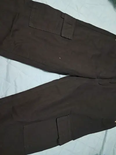 Pantalones cargo negros - miniatura 2