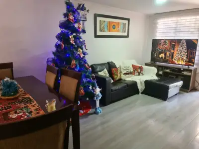 Árbol de Navidad con luces - miniatura 1