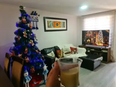 Árbol de Navidad con luces - miniatura 2
