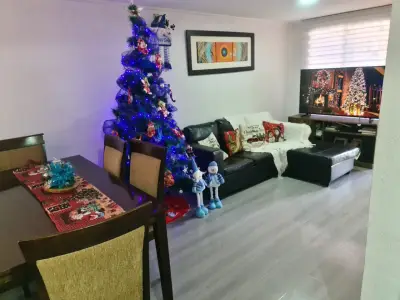 Árbol de Navidad con luces - miniatura 3