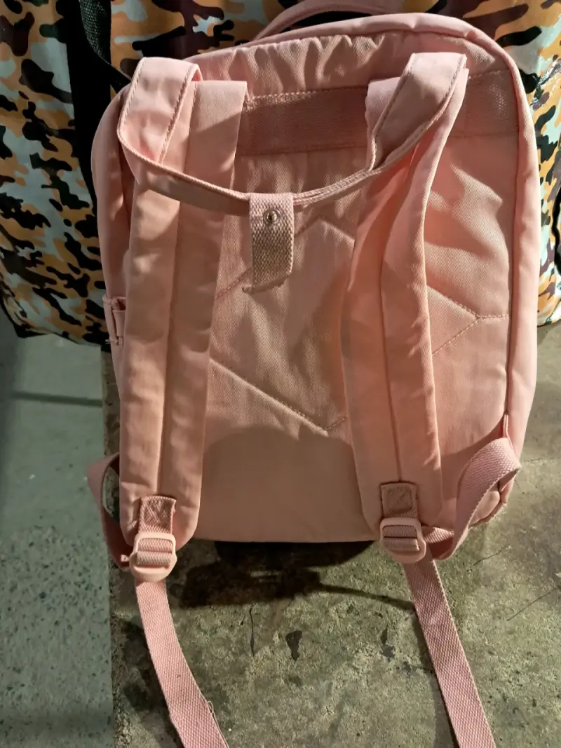Mochila rosada con bordado - 3