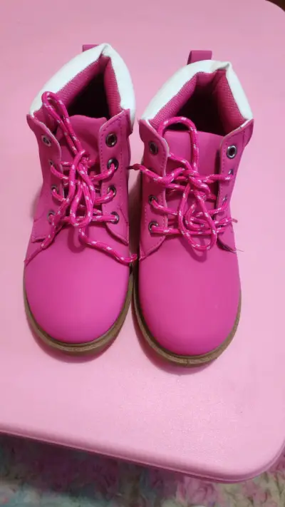 Botas rosas con cordones - miniatura 1