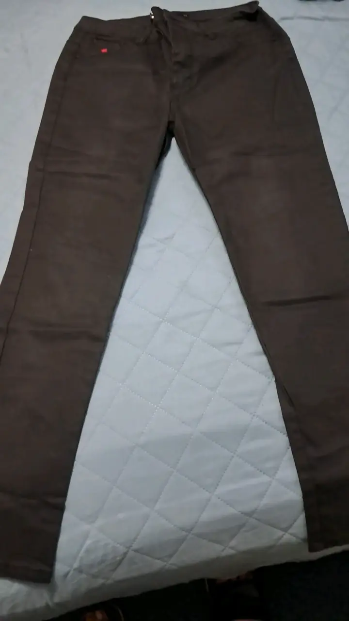 Pantalones negros de hombre