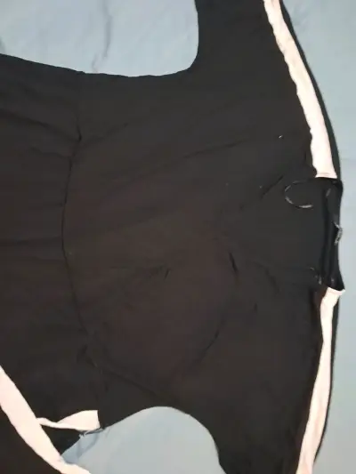 Jumpsuit negro con líneas blancas - miniatura 2