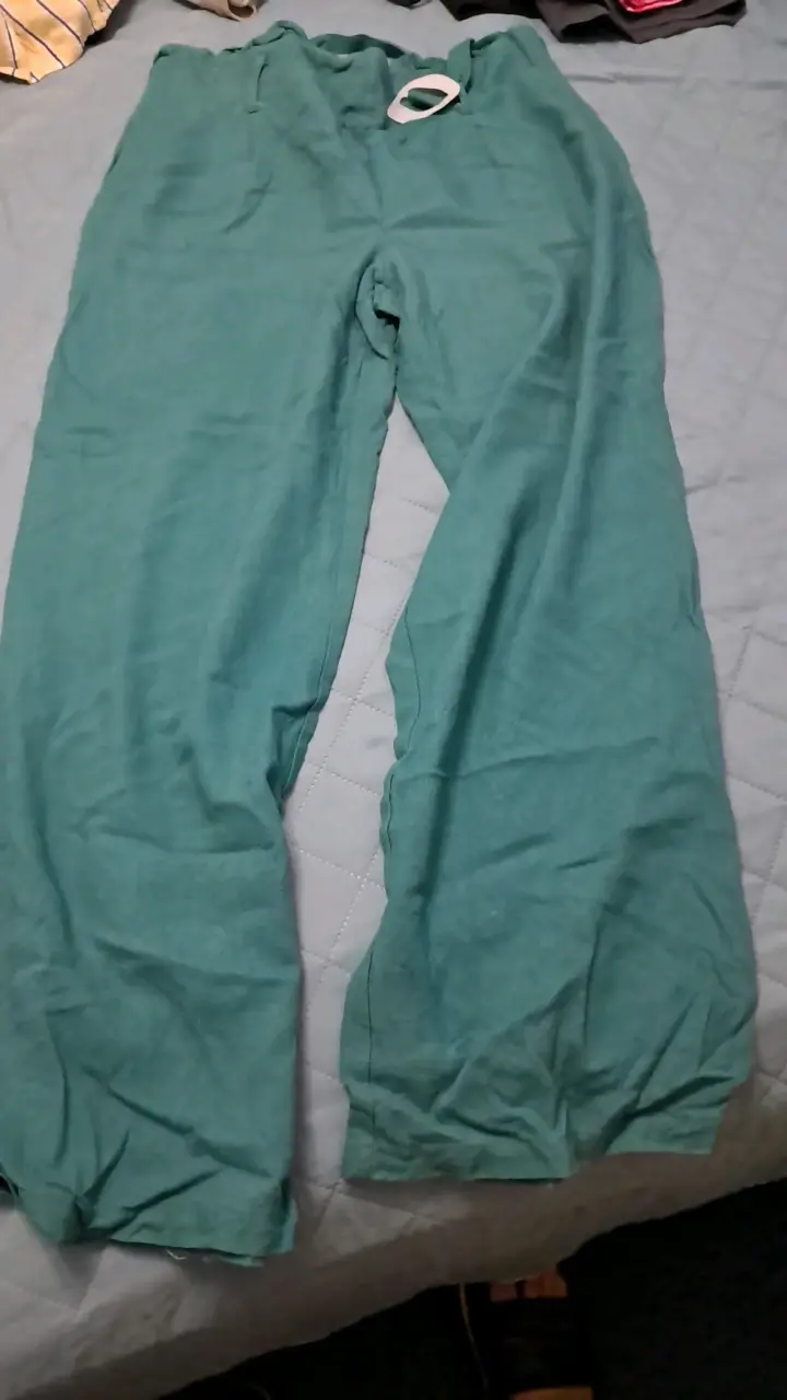 Pantalón verde suelto - 2