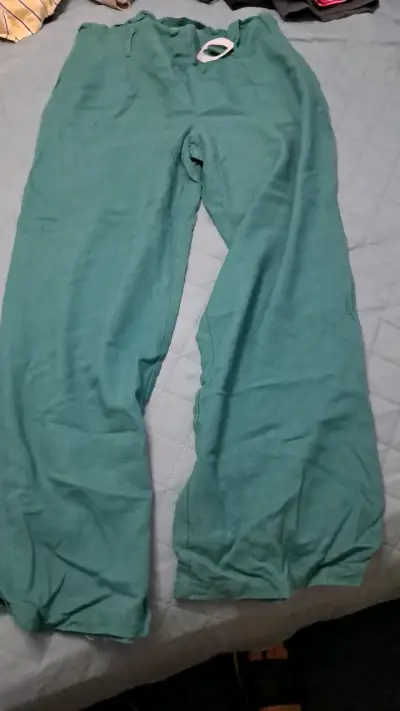 Pantalón verde suelto - miniatura 2