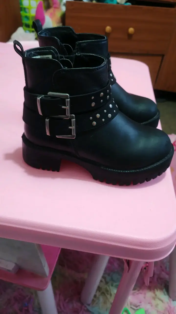 Botines negros con tachas - 2
