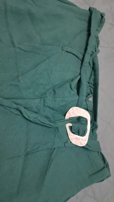 Pantalón verde suelto - miniatura 4