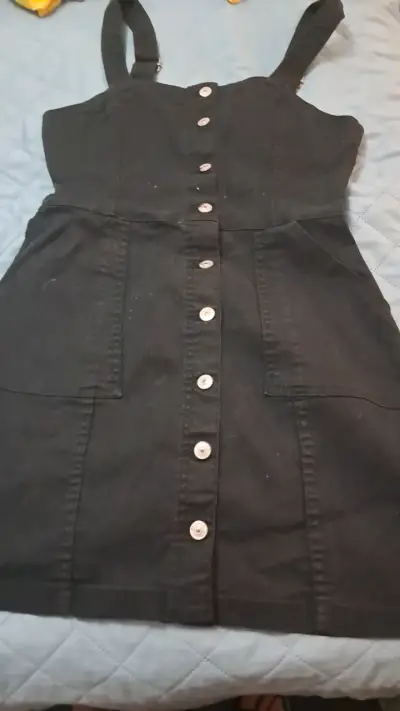 Vestido negro con botones - miniatura 1