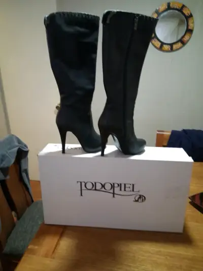 Botas altas negras con taco, aguja - miniatura 3