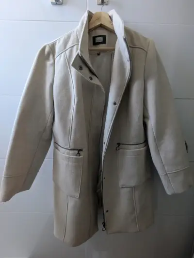 Abrigo beige con cierre - miniatura 1
