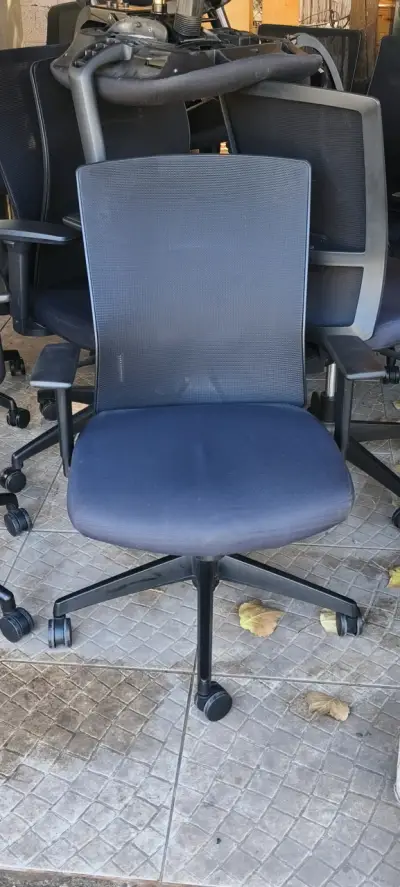 Silla de oficina ergonómica negra - miniatura 2