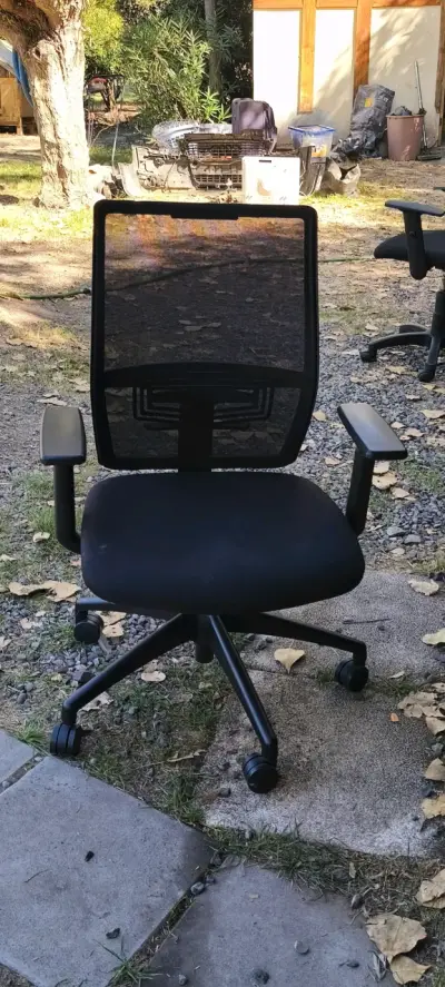 Silla de oficina ergonómica negra - miniatura 3