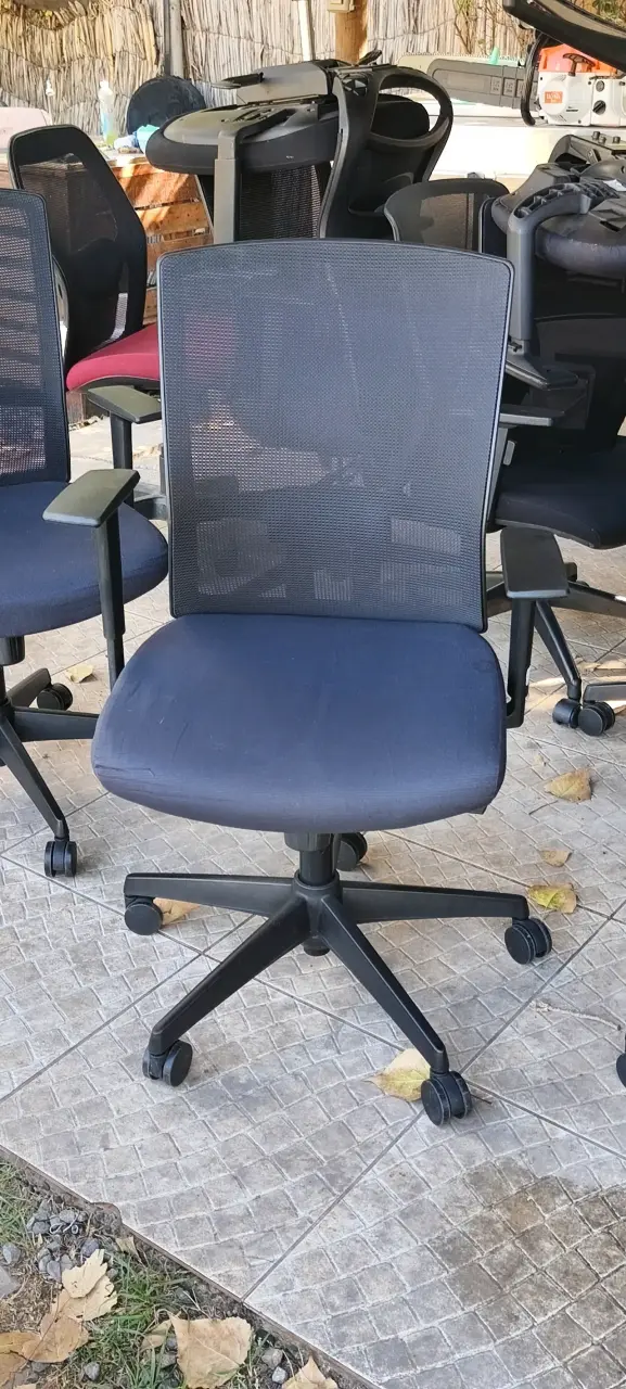 Silla de oficina ergonómica negra - 4