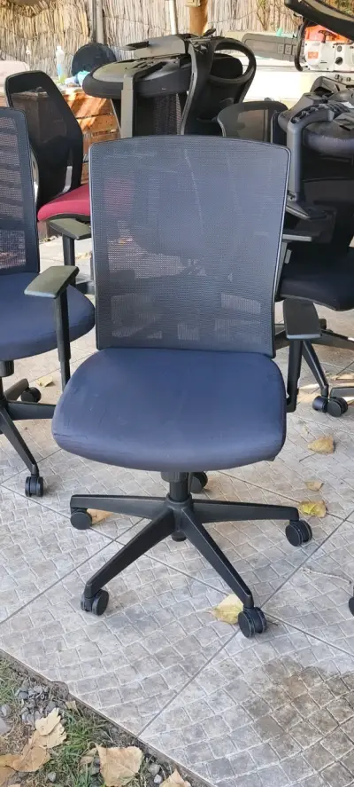 Silla de oficina ergonómica negra - miniatura 4