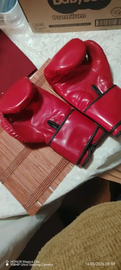 Guantes y casco de boxeo - miniatura 5