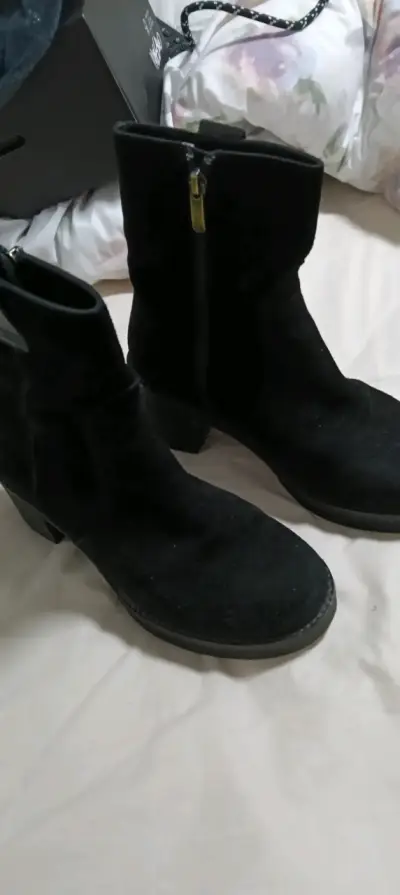 Botines negros de gamuza - miniatura 1