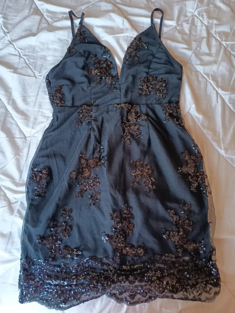 Vestido negro con lentejuelas