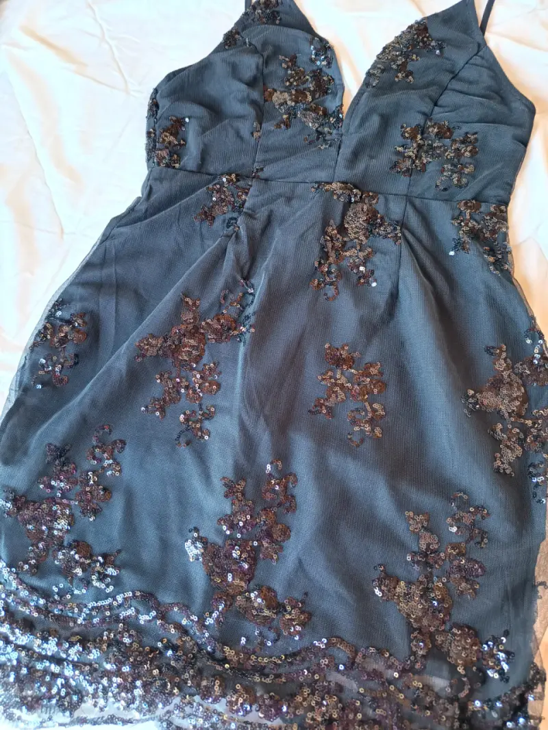 Vestido negro con lentejuelas - 3