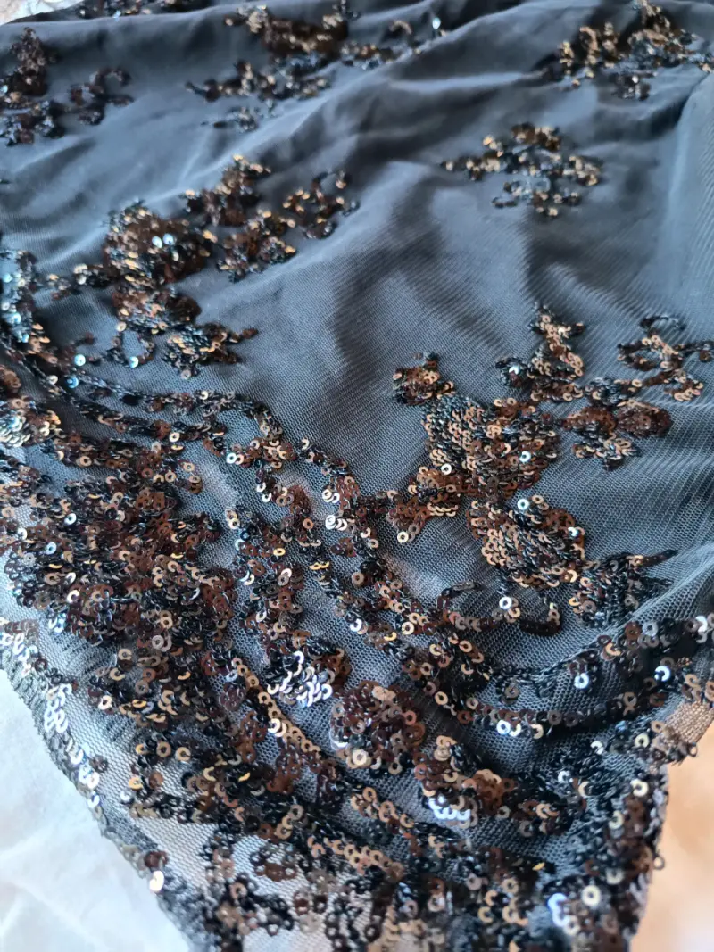 Vestido negro con lentejuelas - 4