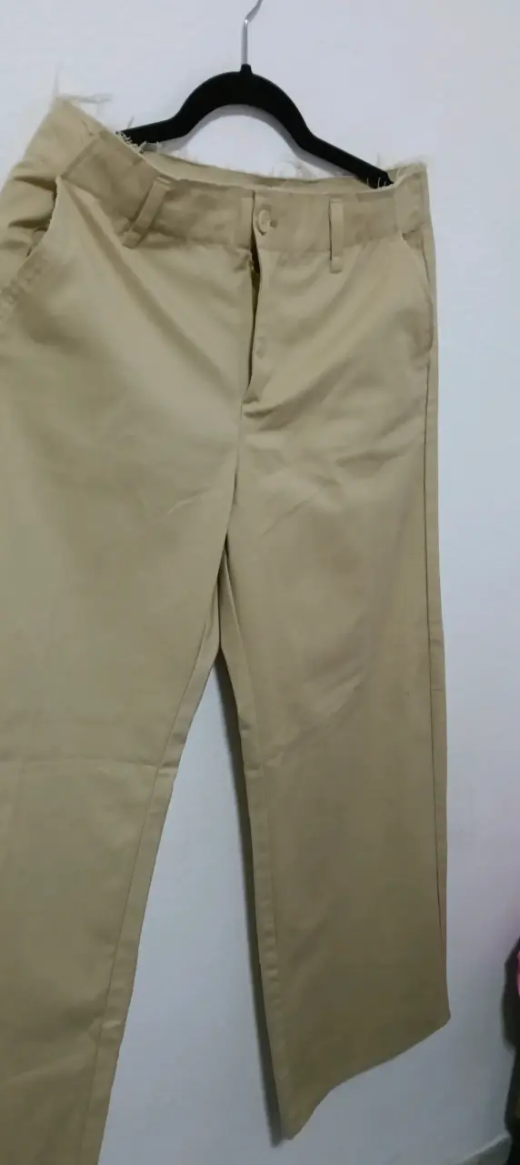 Pantalones beige casuales