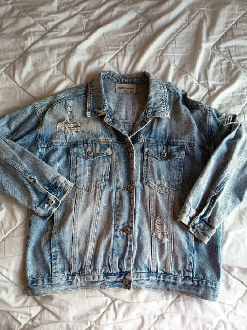 Chaqueta de mezclilla desgastada