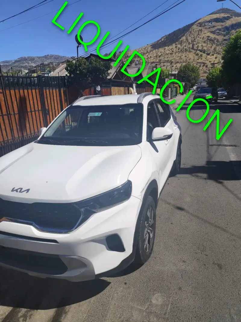 SUV Kia blanca en liquidación - 2