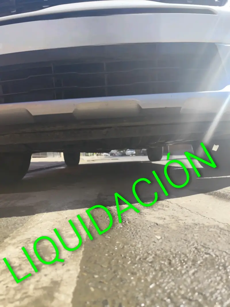 SUV Kia blanca en liquidación - 5