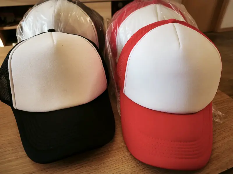 32 Gorros lisos malla colores negro y rojos - 2