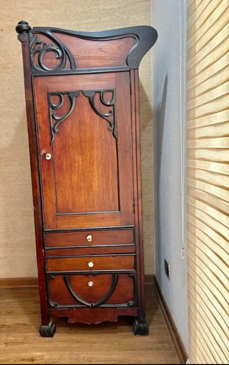 Mueble antiguo de madera - 2