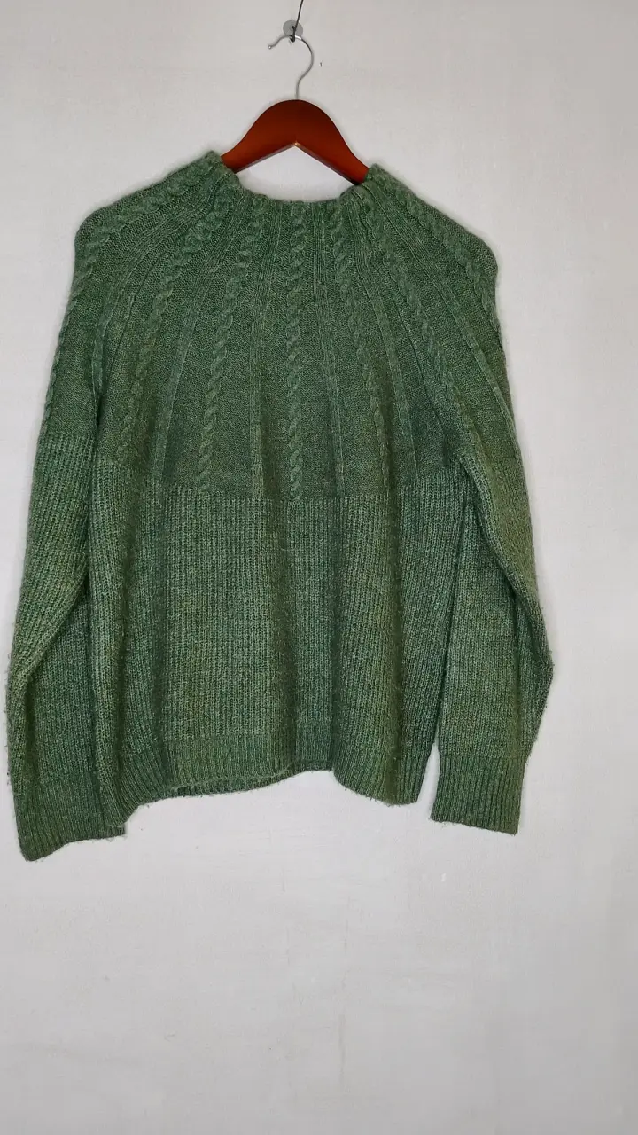 Suéter verde tejido mujer